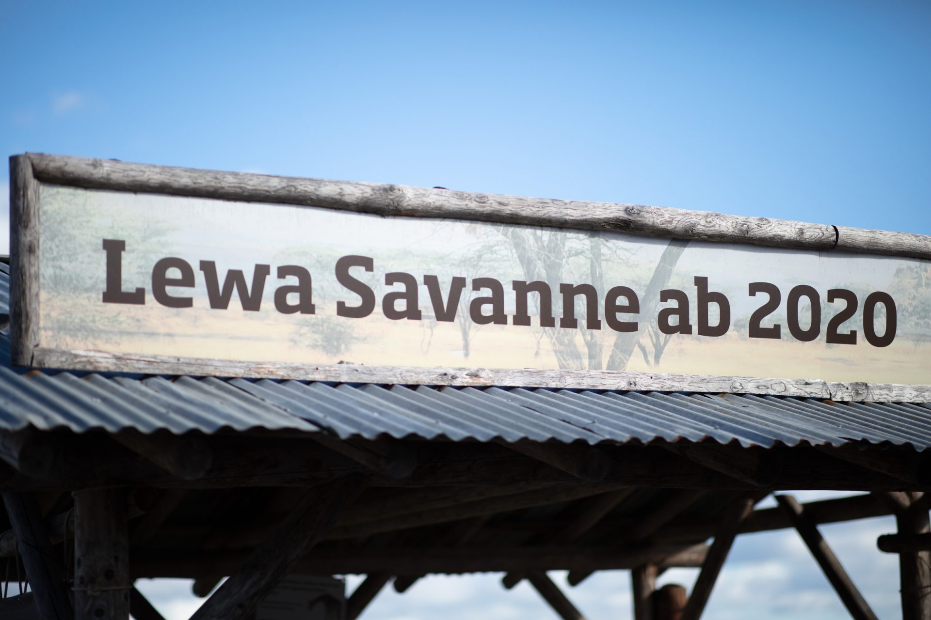 Schild mit der Aufschrift Lewa Savanne ab 2020