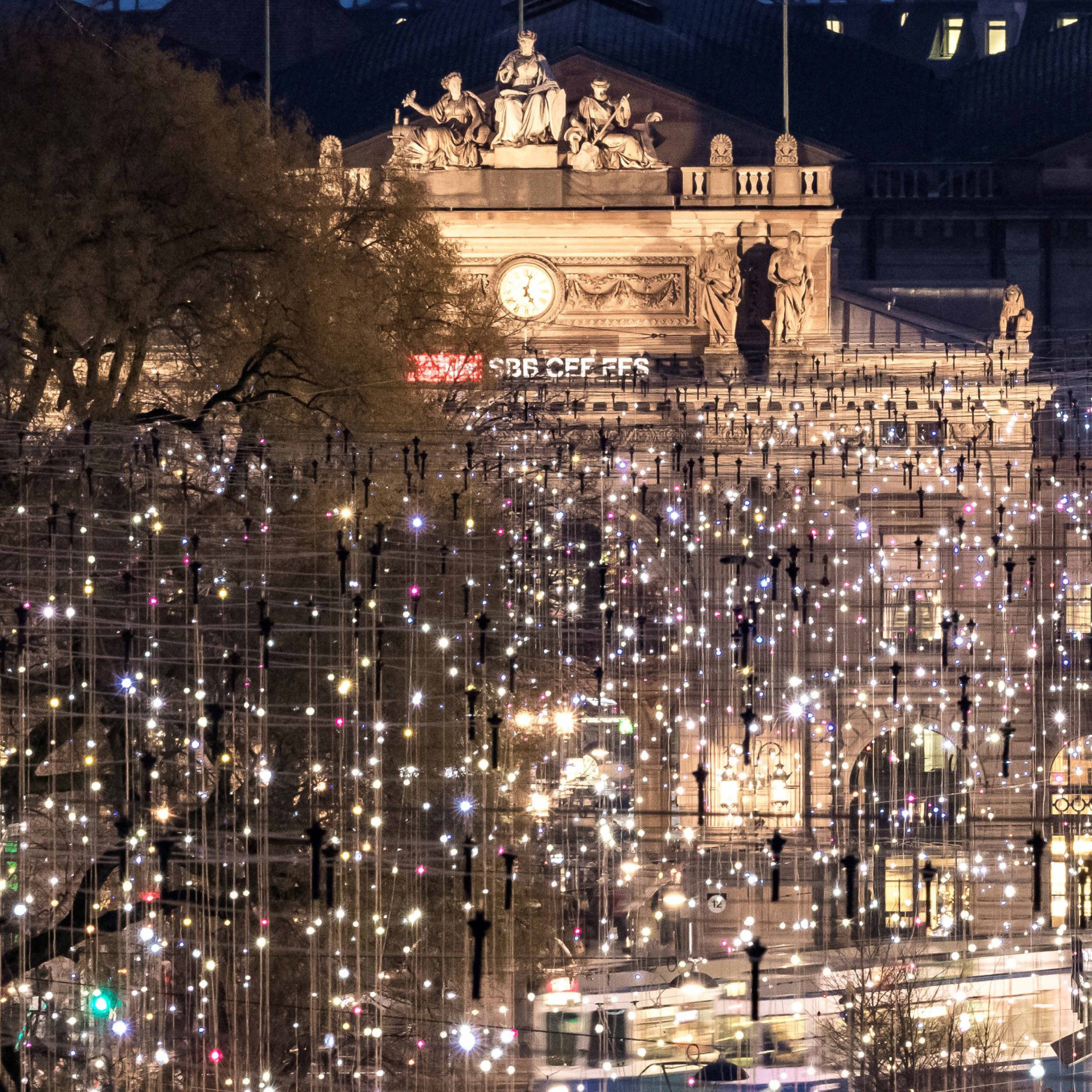 Weihnachtsbeleuchtung der Stadt Zürich an der Bahnhofstrasse