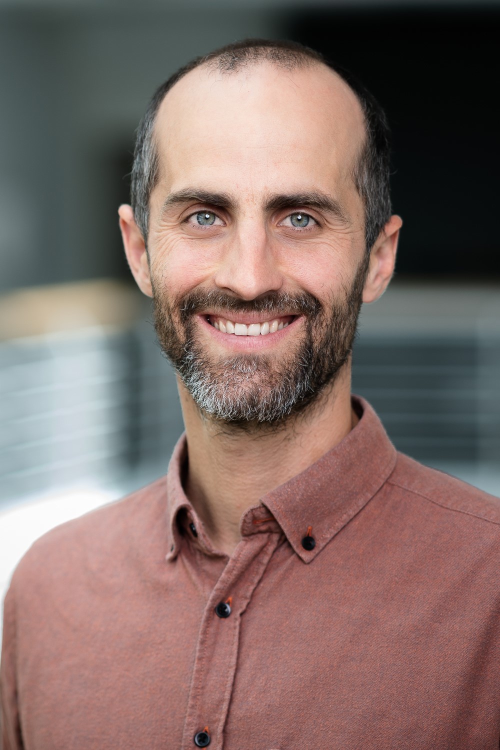 Portraitfoto des ewz-Energieberaters Silvan Graf